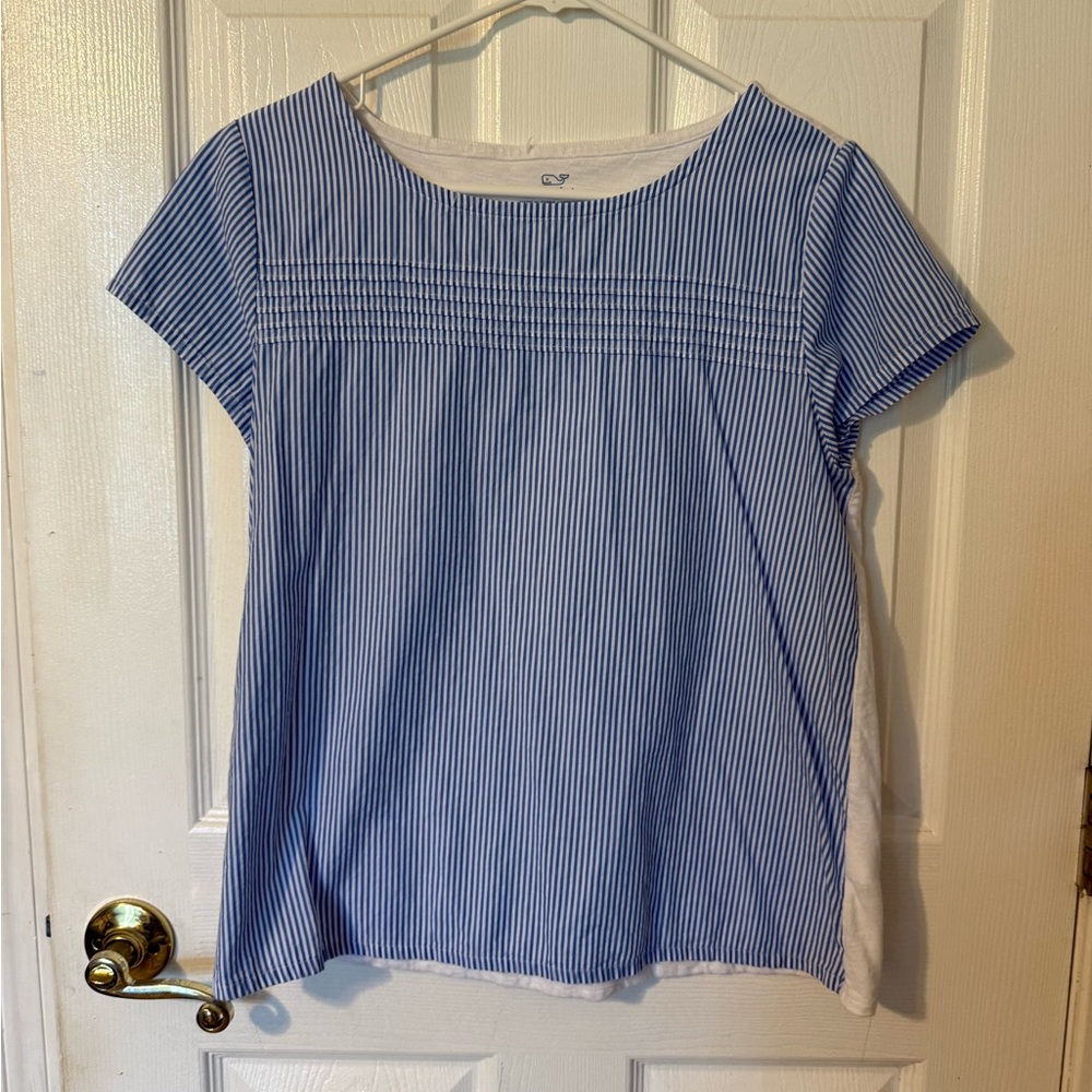 VINEYARD VINES Striped top.